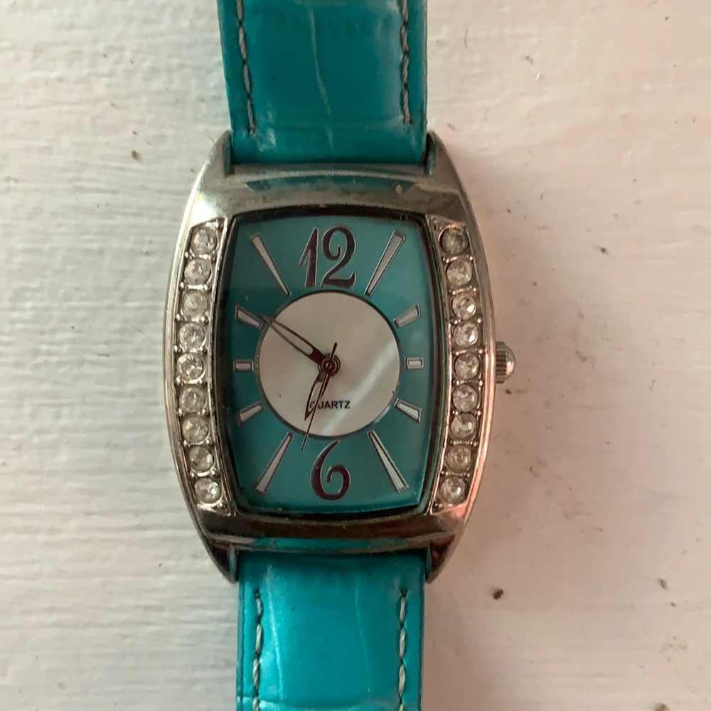 Women’s watch. Works well, just need a new battery